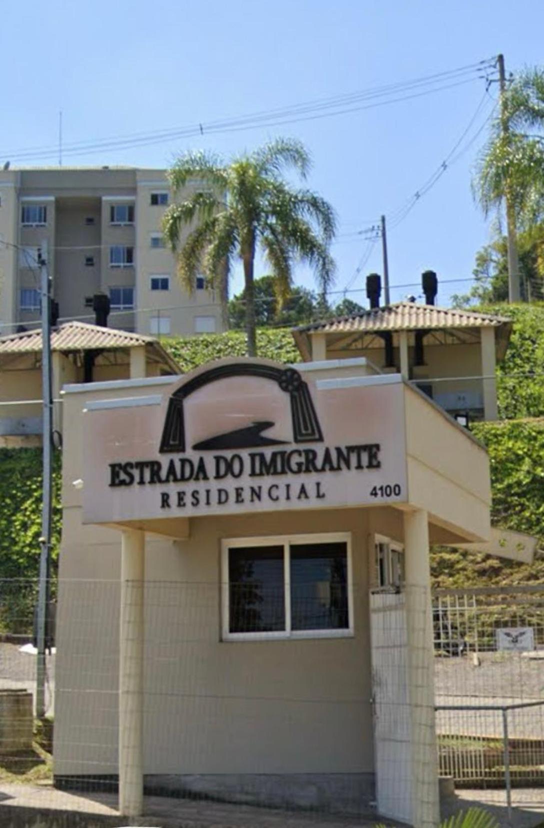 Moderno Em *